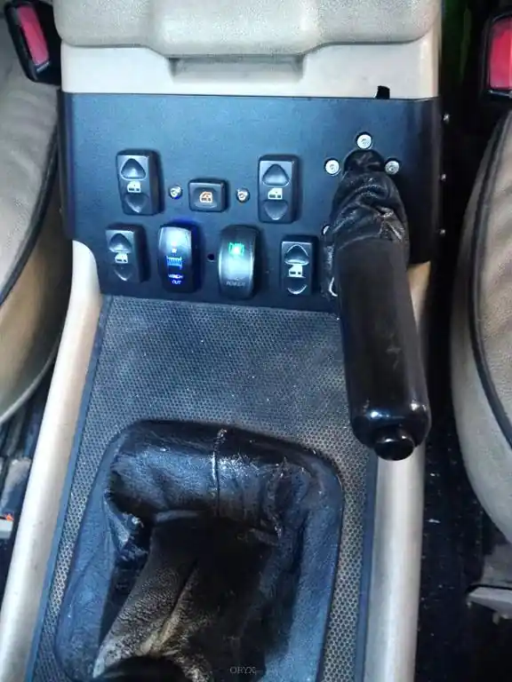 Must-Have Schalter-Einbauplatte für Mittelkonsole, passend für Land Rover Discovery 1 + 2
