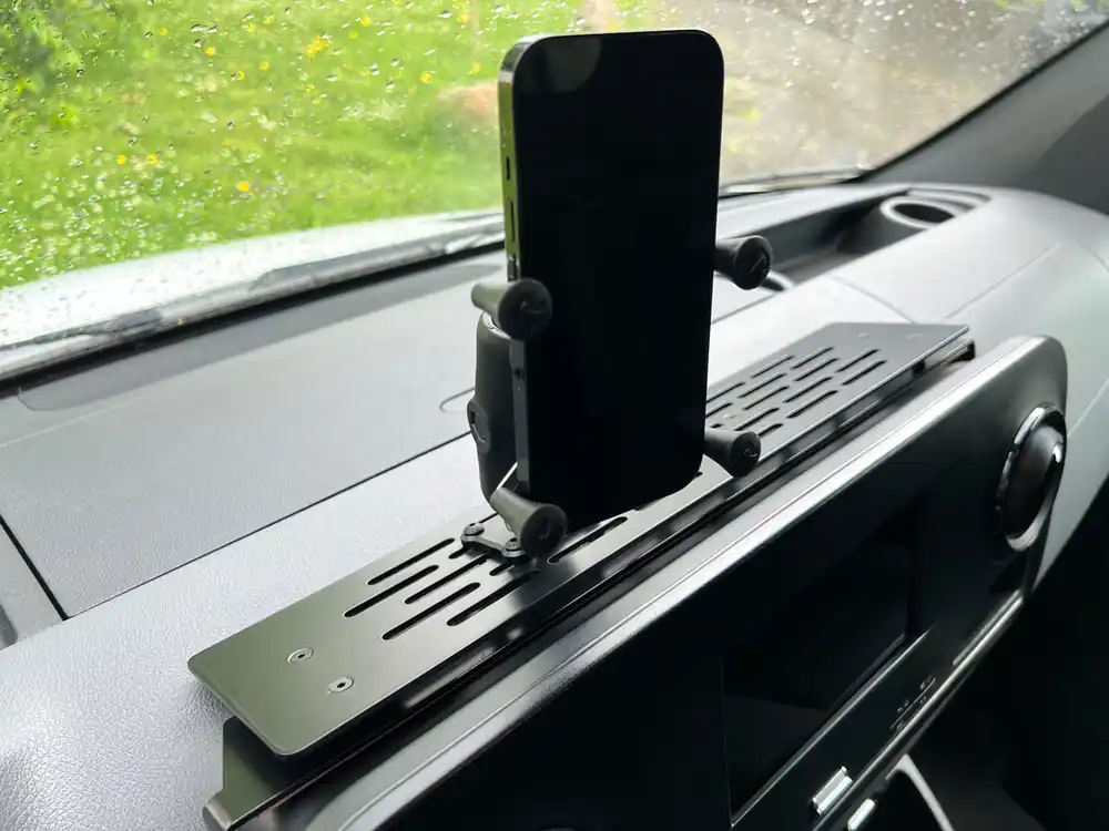 Geprüft Cockpit-Konsole mit Molle-System für Mercedes Benz Sprinter 907