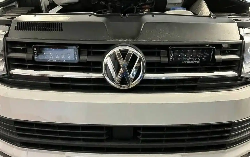 Sonderaktion Kühlergrill-Halter für Zusatzscheinwerfer für VW Bus T6 Multivan