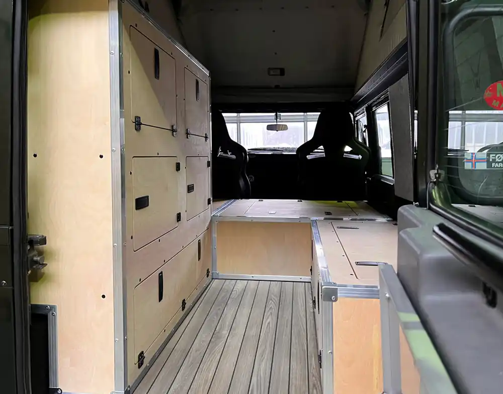 Bodenplatte „Yacht-Design“ für Land Rover Defender 110 Preisknaller